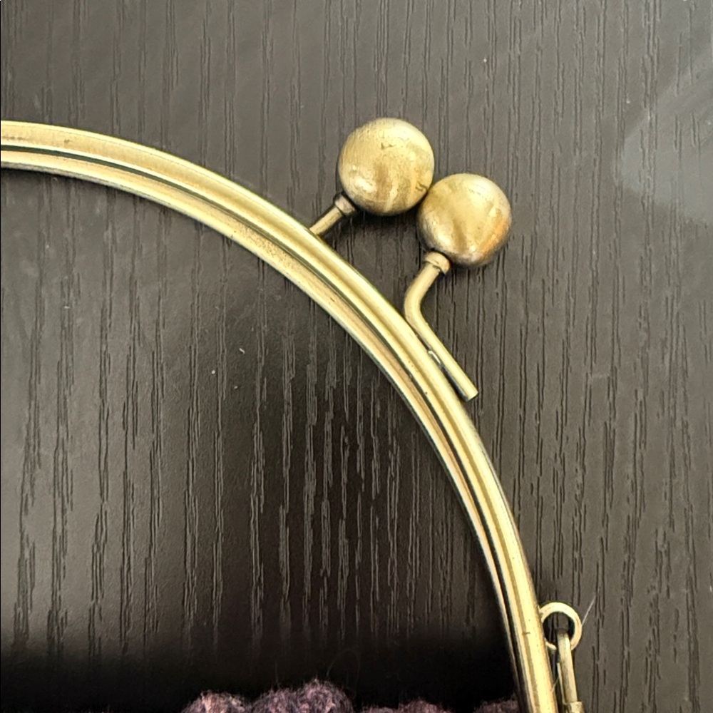 Vintage-Inspired Burgundy Tweed Clutch - Picture 6 of 6